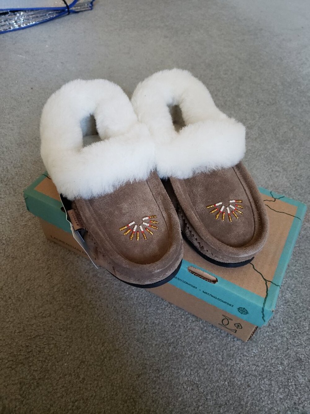 Laurentian Chief moccasins size 8 NEW